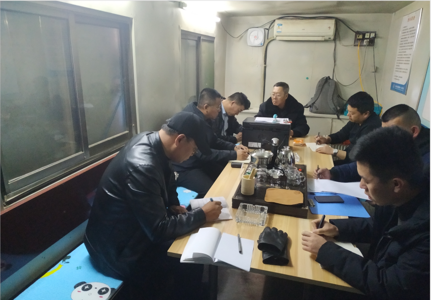 雪中，他們是美工程師，不畏嚴(yán)寒堅(jiān)守崗位